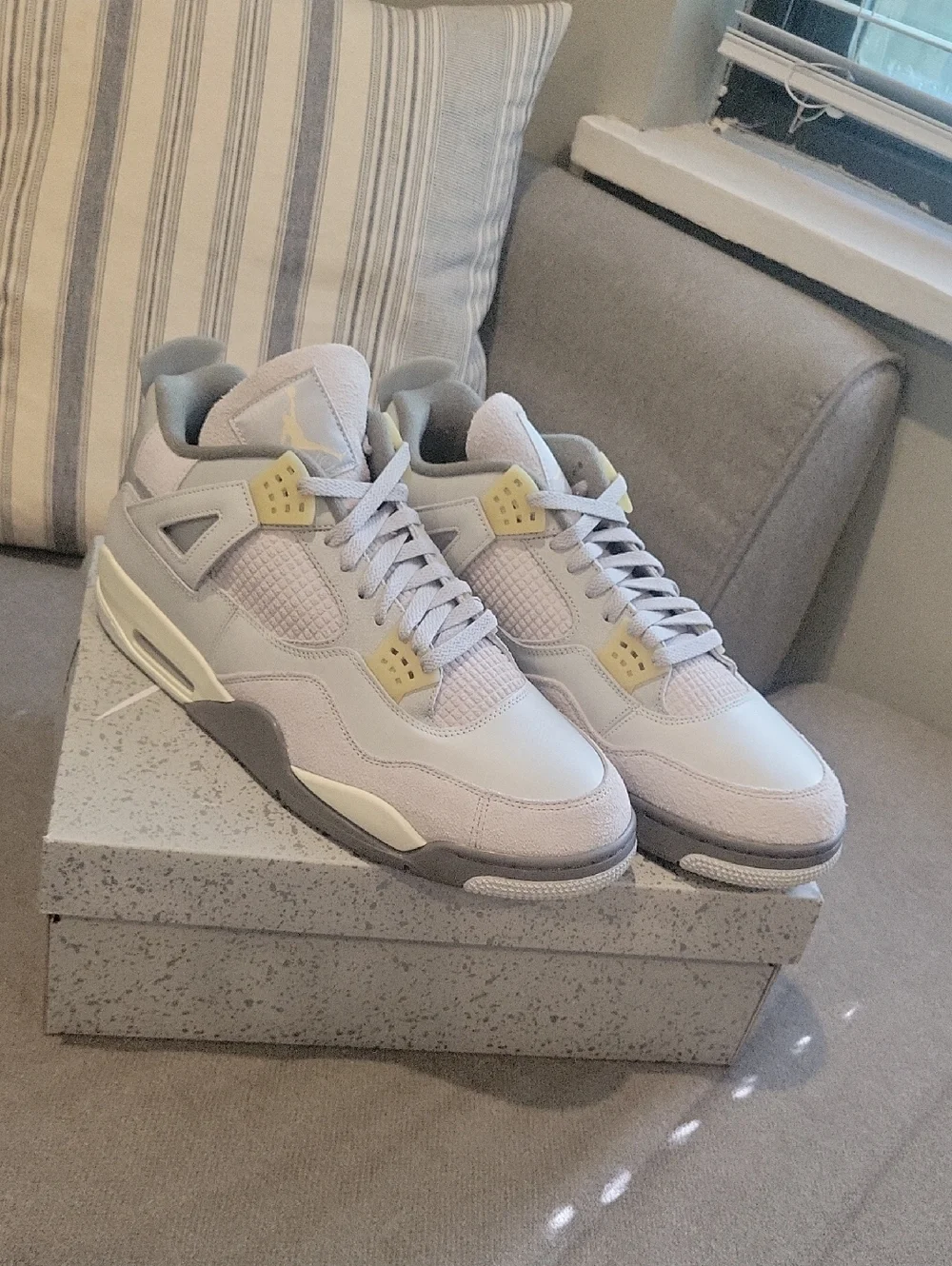 AIR JORDAN 4 RETRO SE - PHOTON DUST/PALE VANILLA - SIZE 14